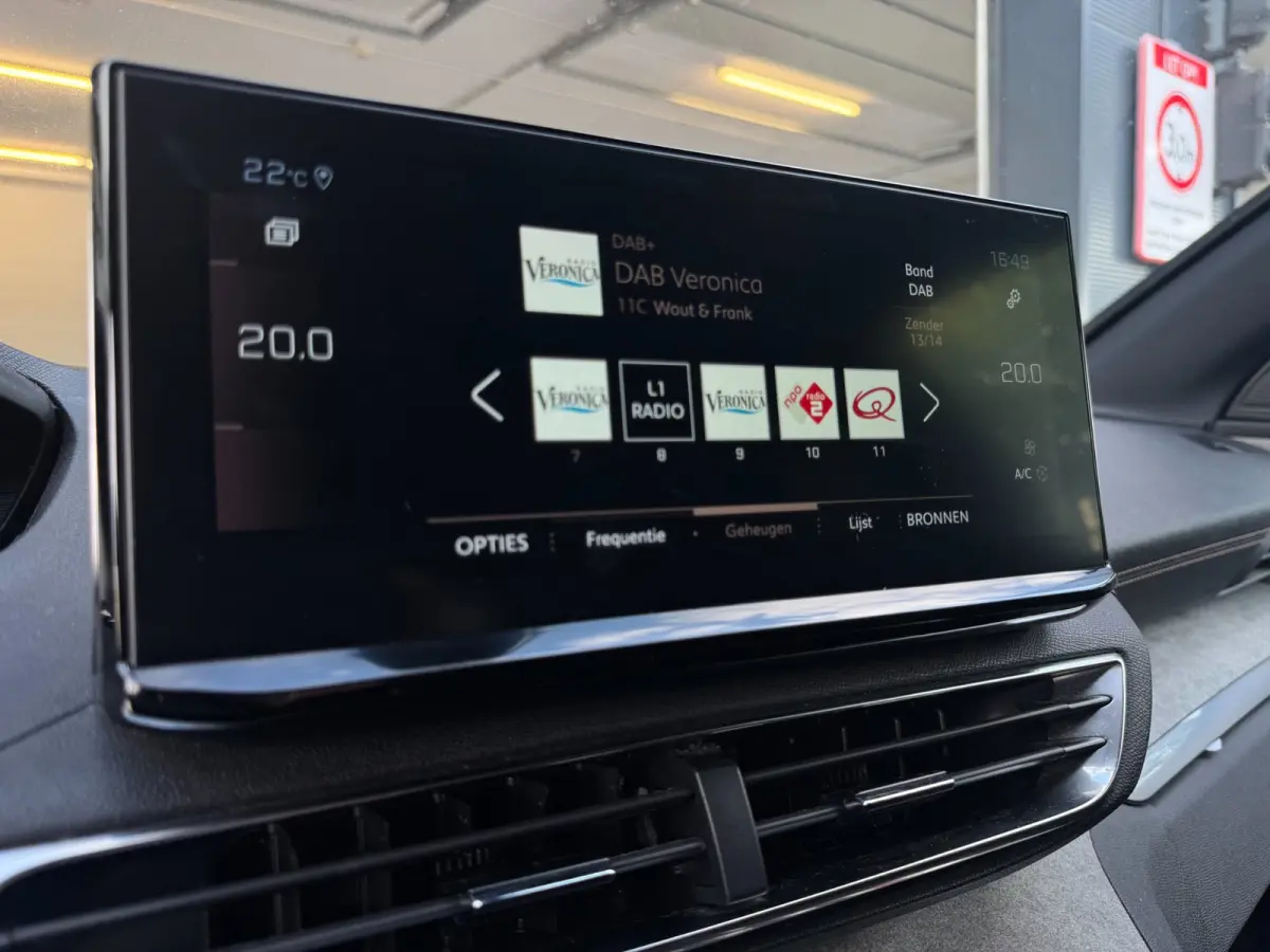1.2 PureTech GT / NWE DISTR.RIEM !! / 7-ZITTER / ADAPTIEVE CRUISE / AFN. TREKHAAK / CAMERA / CARPLAY / KEYLESS / '18!