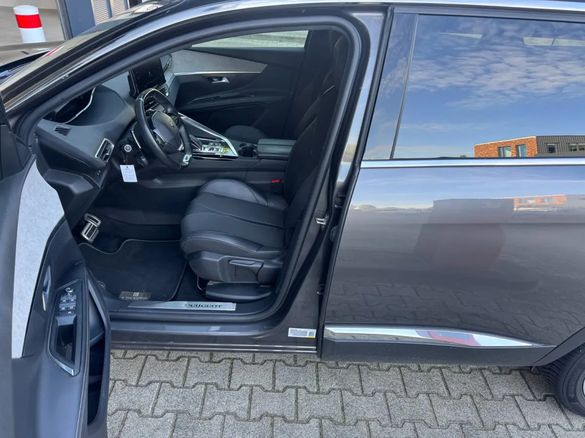 1.2 PureTech GT / NWE DISTR.RIEM !! / 7-ZITTER / ADAPTIEVE CRUISE / AFN. TREKHAAK / CAMERA / CARPLAY / KEYLESS / '18!