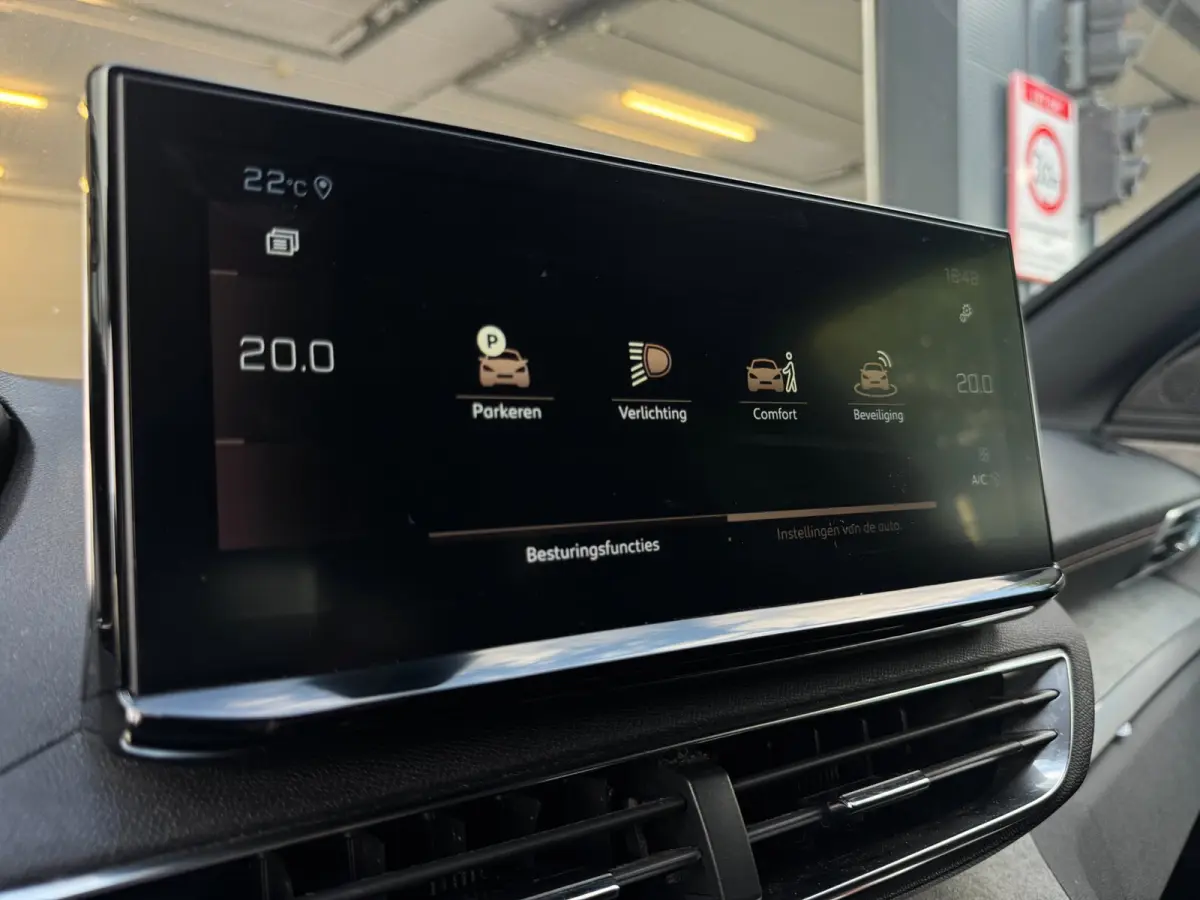 1.2 PureTech GT / NWE DISTR.RIEM !! / 7-ZITTER / ADAPTIEVE CRUISE / AFN. TREKHAAK / CAMERA / CARPLAY / KEYLESS / '18!