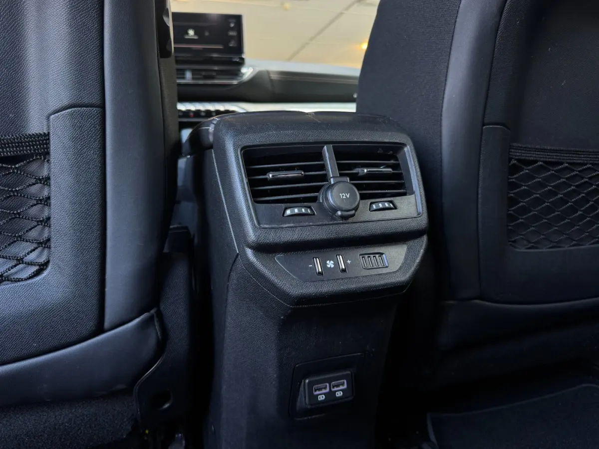 1.2 PureTech GT / NWE DISTR.RIEM !! / 7-ZITTER / ADAPTIEVE CRUISE / AFN. TREKHAAK / CAMERA / CARPLAY / KEYLESS / '18!