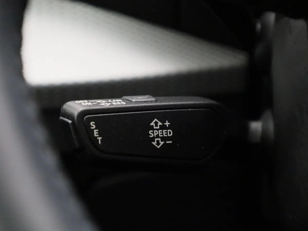 35 TFSI S edition 150 PK | S-line | Navigatie | Panoramadak | Camera | Parkeersensoren | Stoelverwarming | Elektrische Achterklep | Lichtmetalen velgen |
