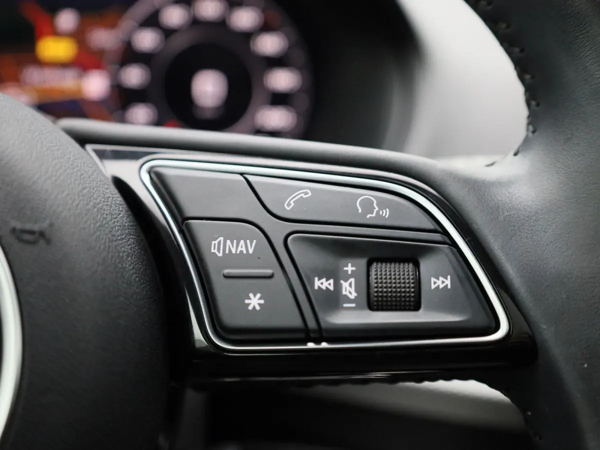 35 TFSI S edition 150 PK | S-line | Navigatie | Panoramadak | Camera | Parkeersensoren | Stoelverwarming | Elektrische Achterklep | Lichtmetalen velgen |