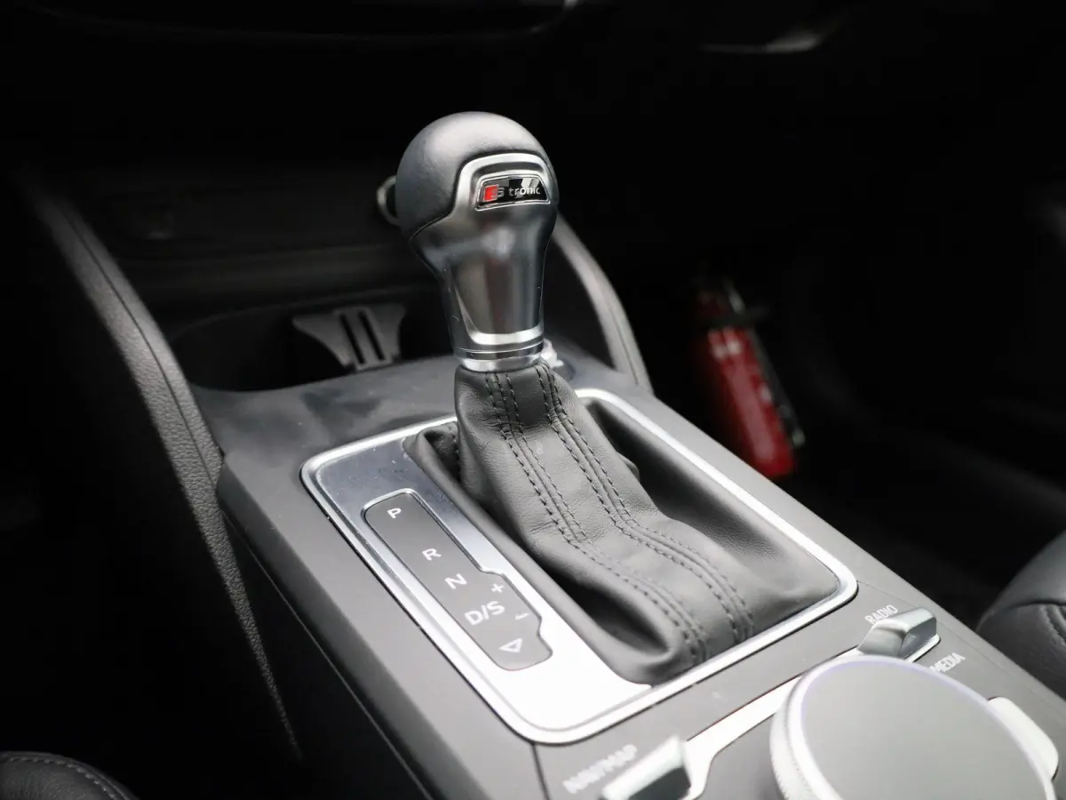 35 TFSI S edition 150 PK | S-line | Navigatie | Panoramadak | Camera | Parkeersensoren | Stoelverwarming | Elektrische Achterklep | Lichtmetalen velgen |