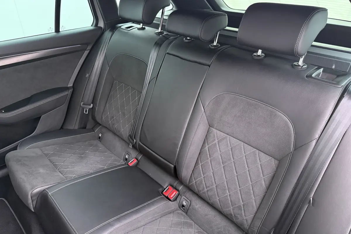218 PK PHEV Aut. Sportline Pano-Dak Adapt. Cruise Trekhaak