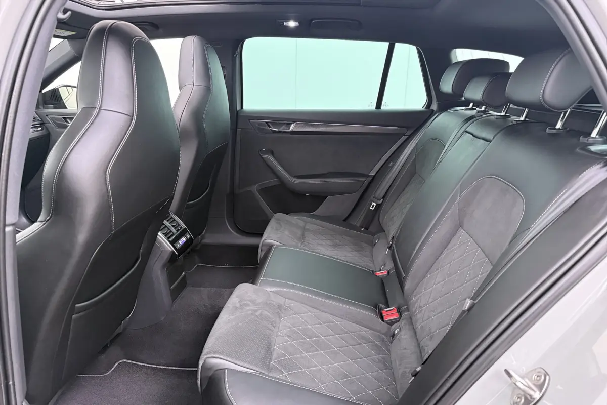 218 PK PHEV Aut. Sportline Pano-Dak Adapt. Cruise Trekhaak