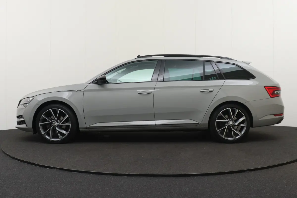 218 PK PHEV Aut. Sportline Pano-Dak Adapt. Cruise Trekhaak