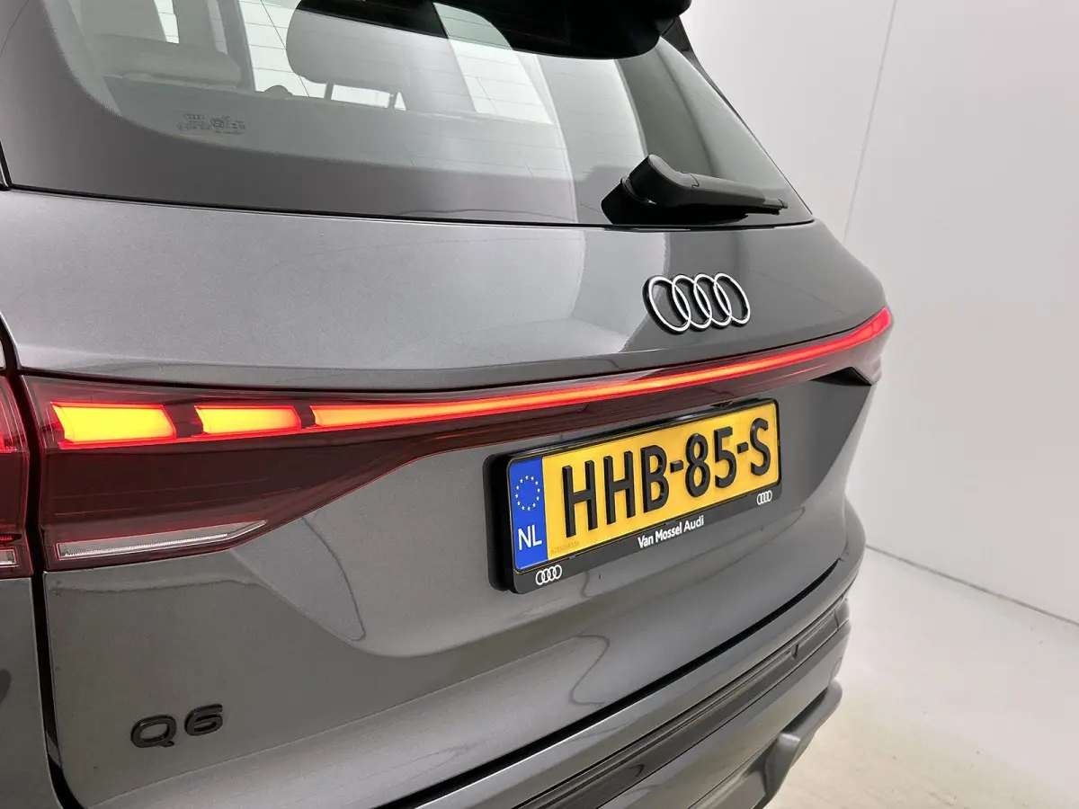 Advanced edition performance 100 kWh | Automaat | Navigatie | 360 Camera | Panoramadak | Stoelverwarming | LED Matrix |