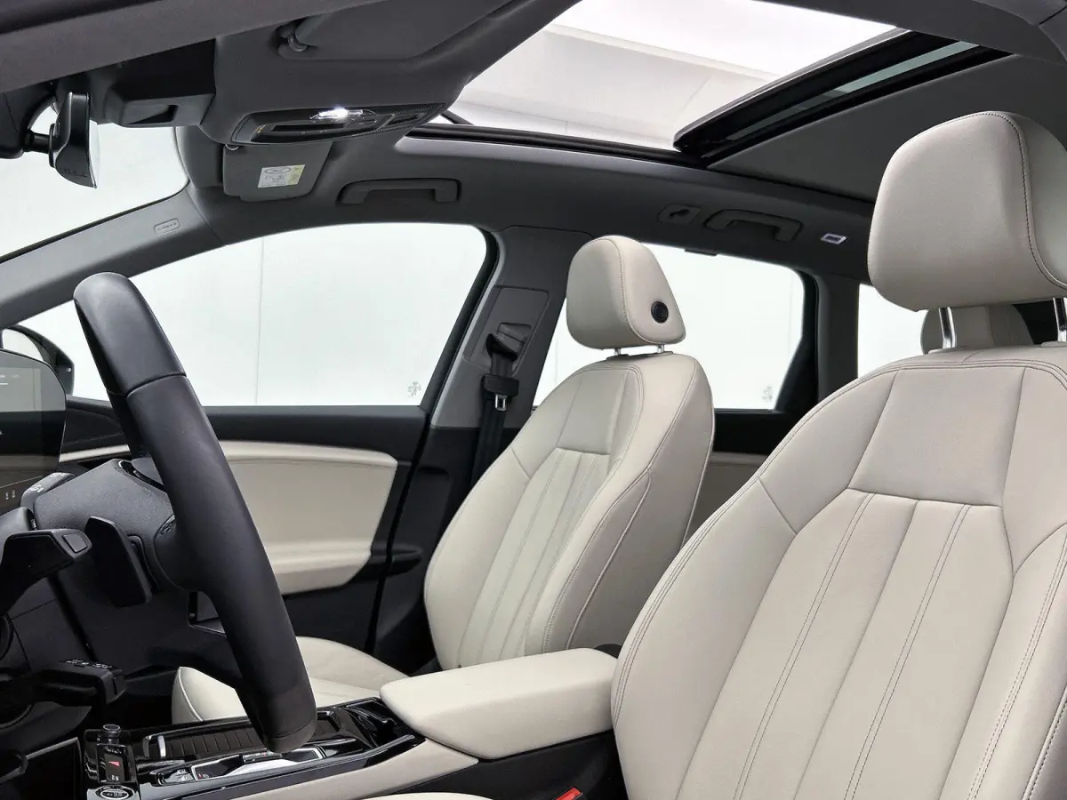 Advanced edition performance 100 kWh | Automaat | Navigatie | 360 Camera | Panoramadak | Stoelverwarming | LED Matrix |