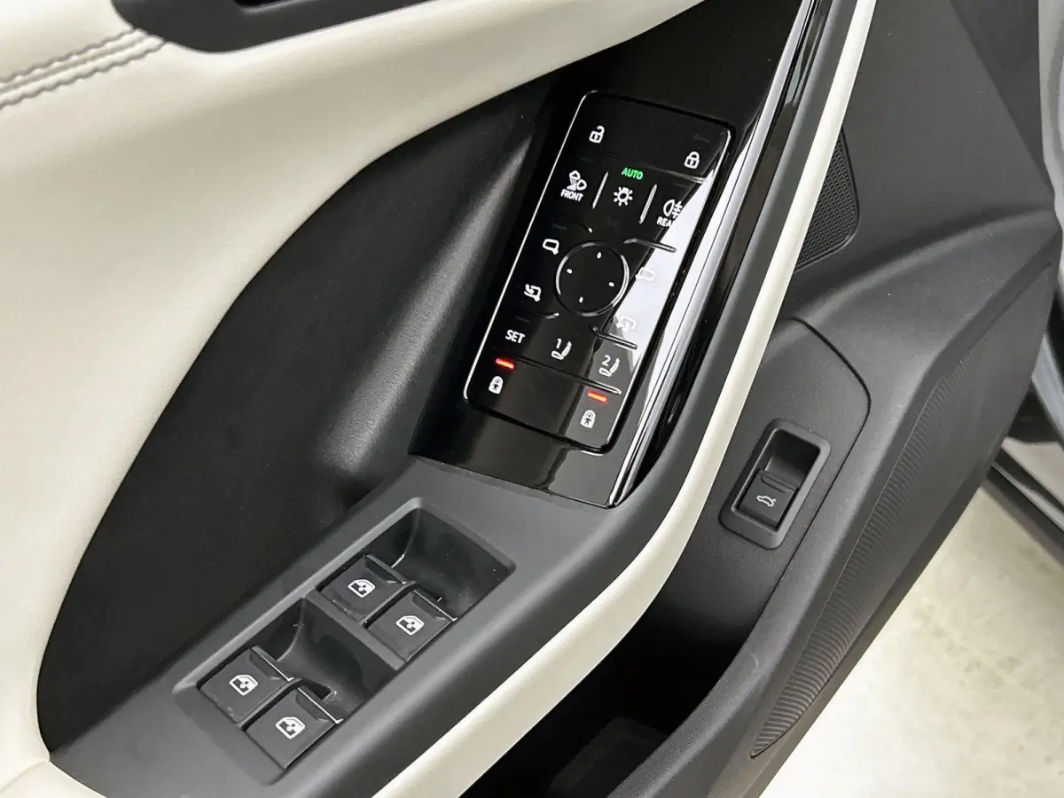 Advanced edition performance 100 kWh | Automaat | Navigatie | 360 Camera | Panoramadak | Stoelverwarming | LED Matrix |