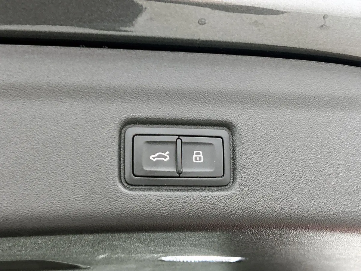 Advanced edition performance 100 kWh | Automaat | Navigatie | 360 Camera | Panoramadak | Stoelverwarming | LED Matrix |