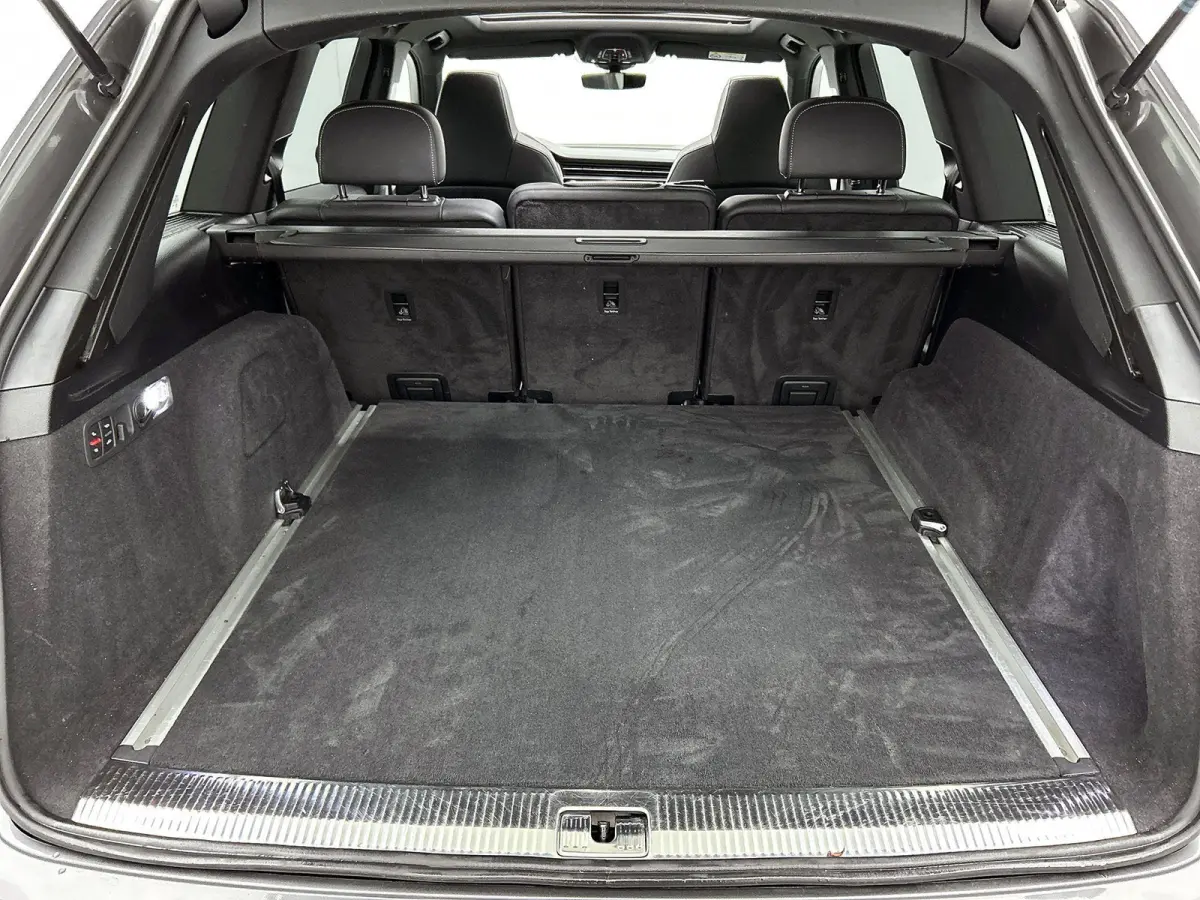 55 TFSI e quattro Pro Line 381 PK | S-line | Panoramadak | Camera | Bang & Olufsen sound system | Adaptive cruise control | Adaptive air suspension | Trekhaak |