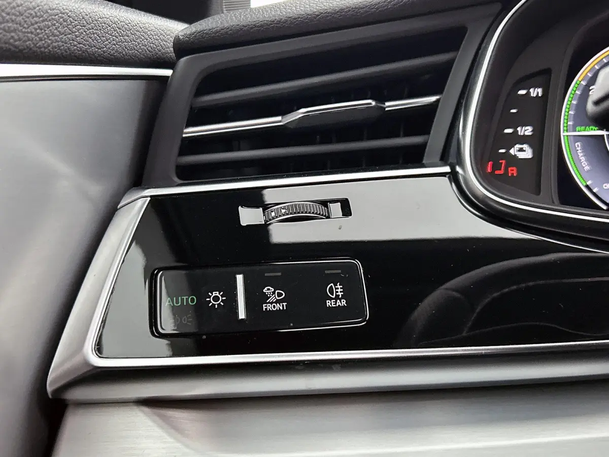55 TFSI e quattro Pro Line 381 PK | S-line | Panoramadak | Camera | Bang & Olufsen sound system | Adaptive cruise control | Adaptive air suspension | Trekhaak |