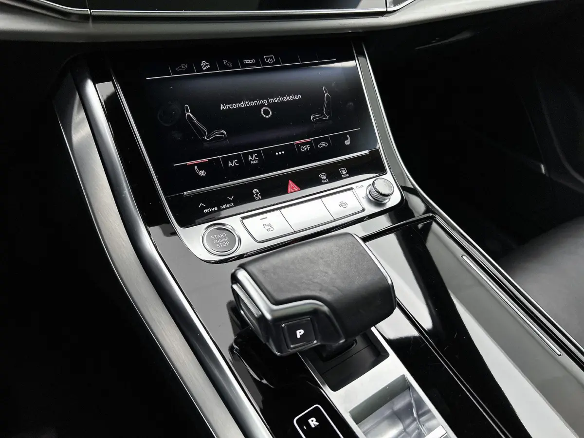 55 TFSI e quattro Pro Line 381 PK | S-line | Panoramadak | Camera | Bang & Olufsen sound system | Adaptive cruise control | Adaptive air suspension | Trekhaak |