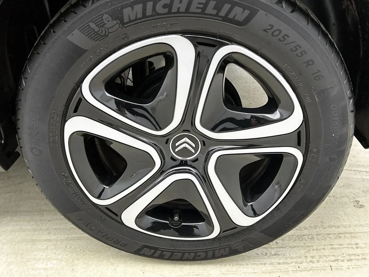 1.2 82pk Feel | 1ste Eigenaar | Navigatie | Climate Control | Cruise Control | Parkeersensoren | LED | 16"LMV | Apple Carplay/Android Auto |
