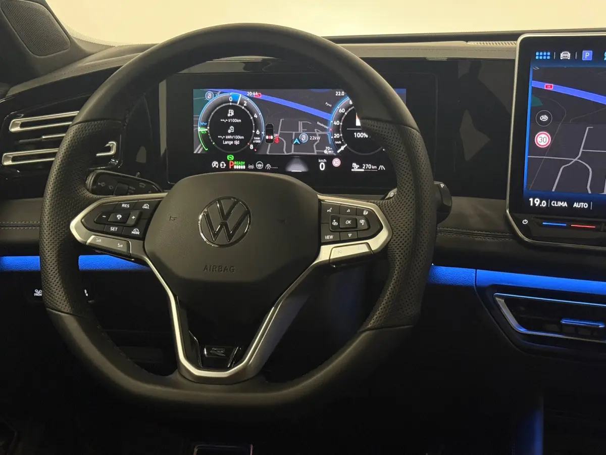 1.5 eHybrid R-Line Black Style Pano Headup 360 Massage Trekhaak