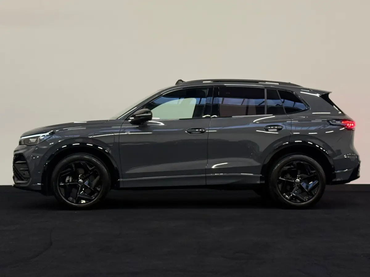 1.5 eHybrid R-Line Black Style Pano Headup 360 Massage Trekhaak