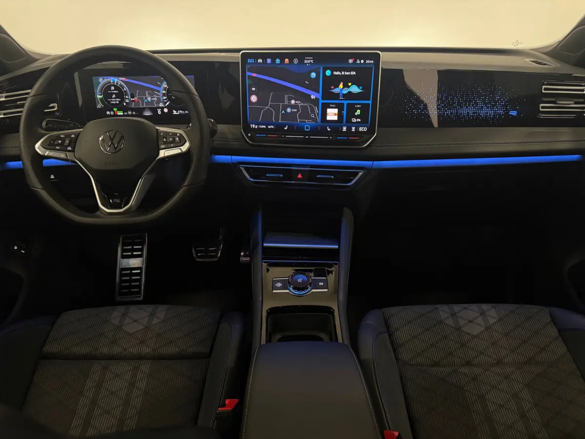 1.5 eHybrid R-Line Black Style Pano Headup 360 Massage Trekhaak