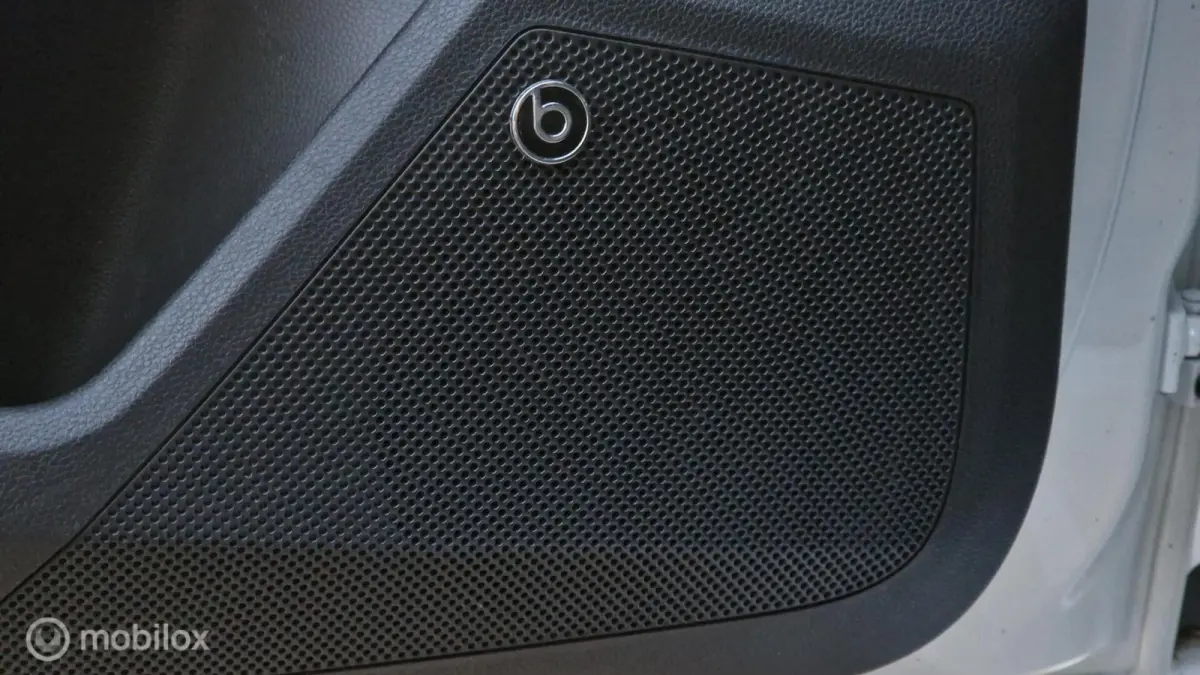 1.0 TSI FR Black Edition PANO KEYLESS BEATS CAMERA