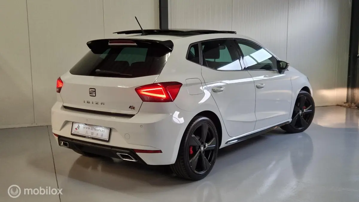 1.0 TSI FR Black Edition PANO KEYLESS BEATS CAMERA