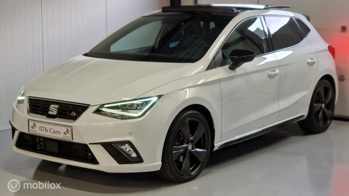 1.0 TSI FR Black Edition PANO KEYLESS BEATS CAMERA