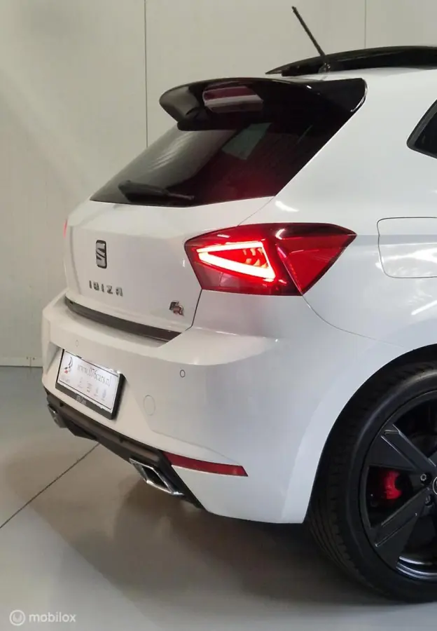 1.0 TSI FR Black Edition PANO KEYLESS BEATS CAMERA