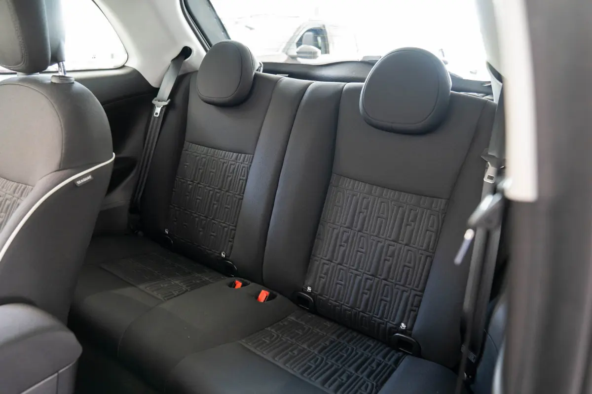 Icon 42 kWh | Camera | Stoelverwarming | Apple Carplay & Android Auto | Parkeersensoren | Lichtmetalen velgen |