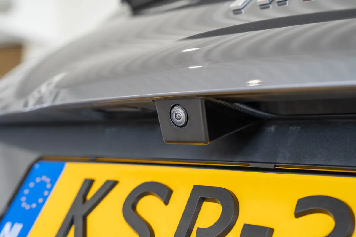Icon 42 kWh | Camera | Stoelverwarming | Apple Carplay & Android Auto | Parkeersensoren | Lichtmetalen velgen |
