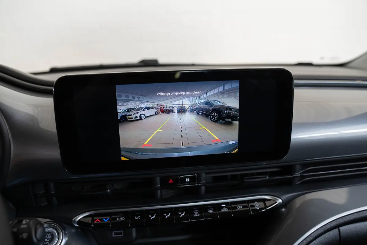 Icon 42 kWh | Camera | Stoelverwarming | Apple Carplay & Android Auto | Parkeersensoren | Lichtmetalen velgen |