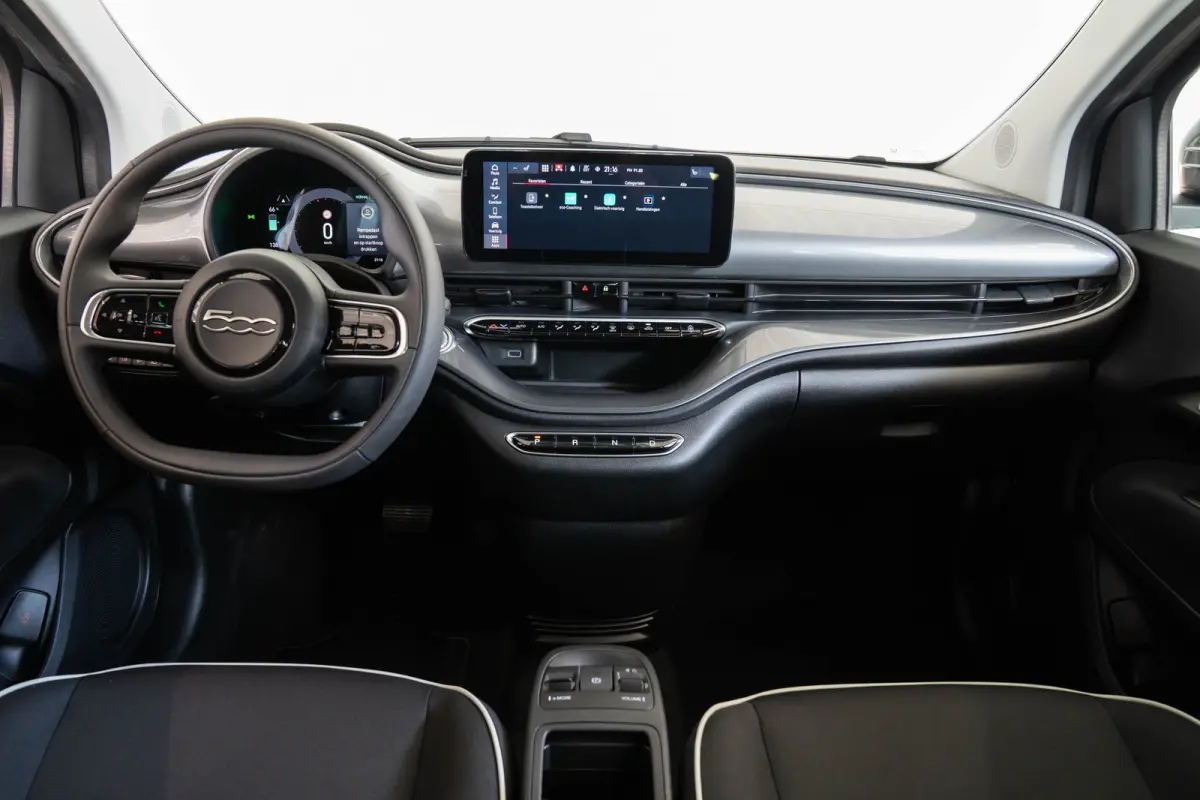 Icon 42 kWh | Camera | Stoelverwarming | Apple Carplay & Android Auto | Parkeersensoren | Lichtmetalen velgen |