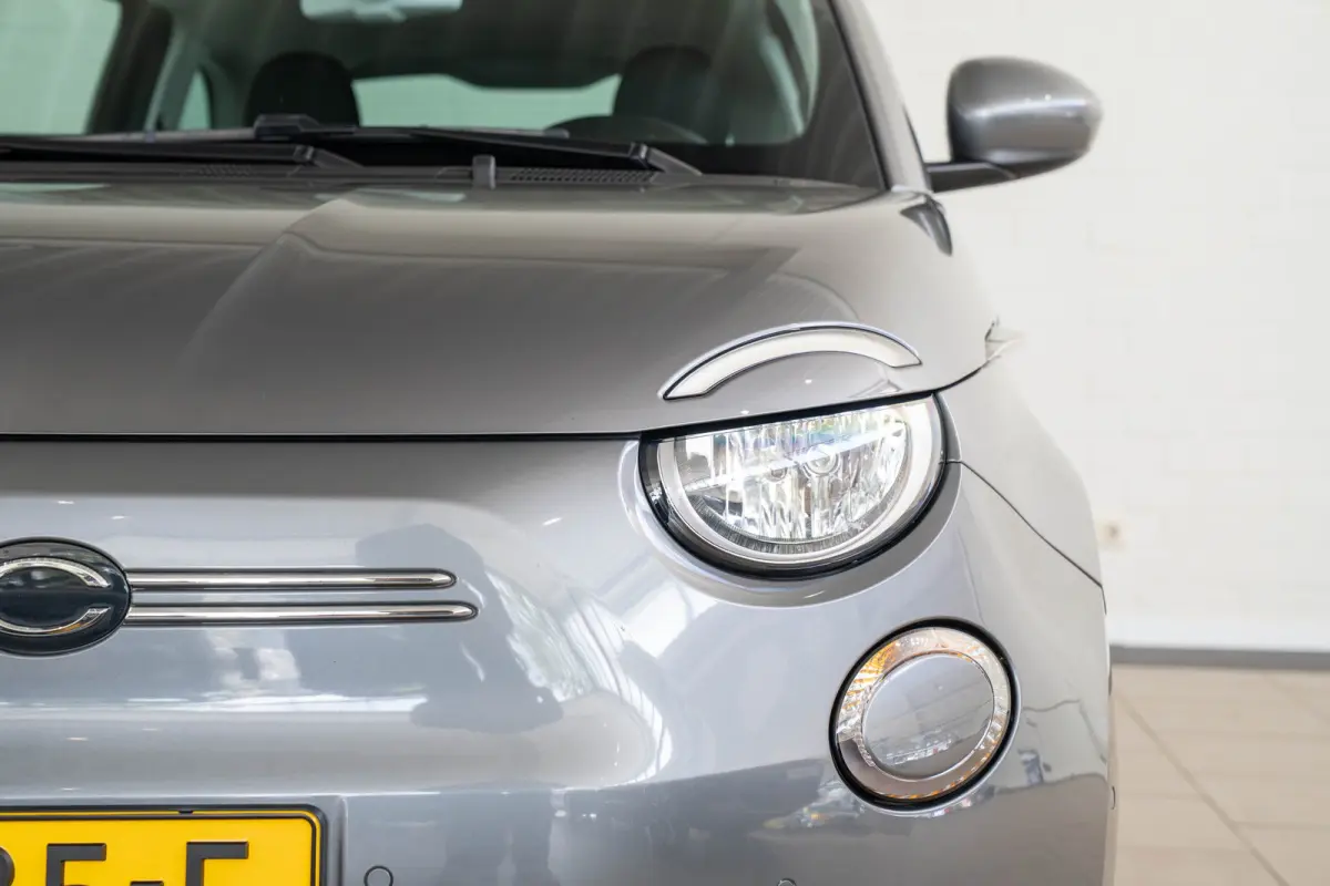 Icon 42 kWh | Camera | Stoelverwarming | Apple Carplay & Android Auto | Parkeersensoren | Lichtmetalen velgen |