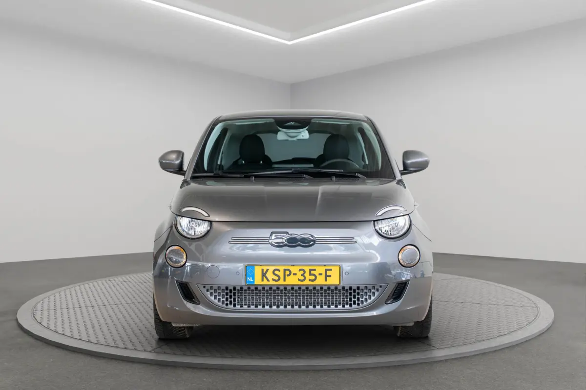 Icon 42 kWh | Camera | Stoelverwarming | Apple Carplay & Android Auto | Parkeersensoren | Lichtmetalen velgen |