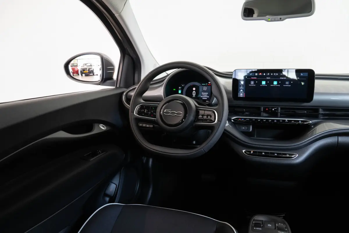 Icon 42 kWh | Camera | Stoelverwarming | Apple Carplay & Android Auto | Parkeersensoren | Lichtmetalen velgen |