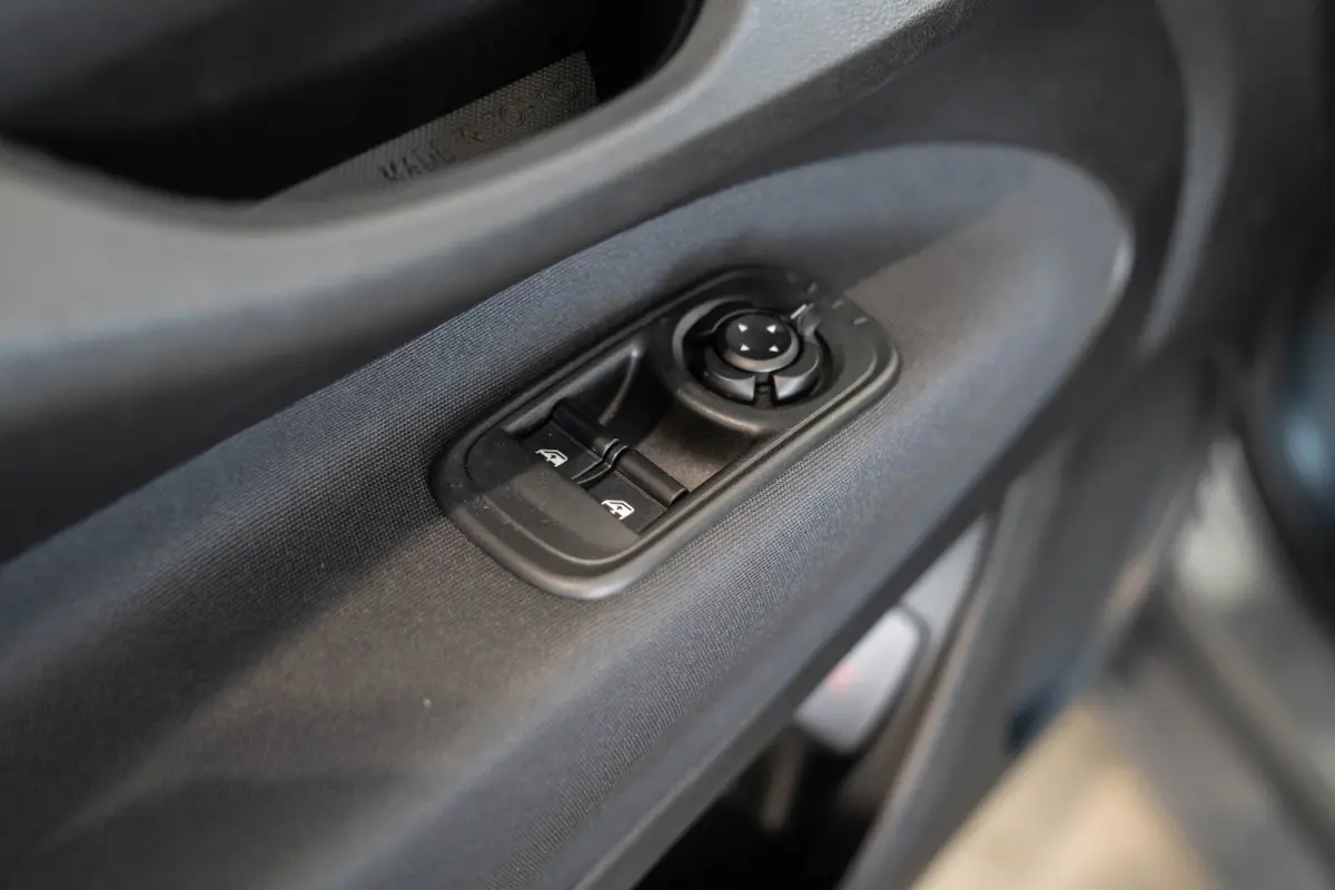 Icon 42 kWh | Camera | Stoelverwarming | Apple Carplay & Android Auto | Parkeersensoren | Lichtmetalen velgen |