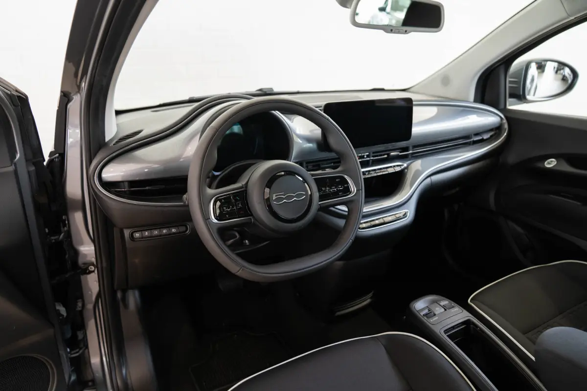 Icon 42 kWh | Camera | Stoelverwarming | Apple Carplay & Android Auto | Parkeersensoren | Lichtmetalen velgen |