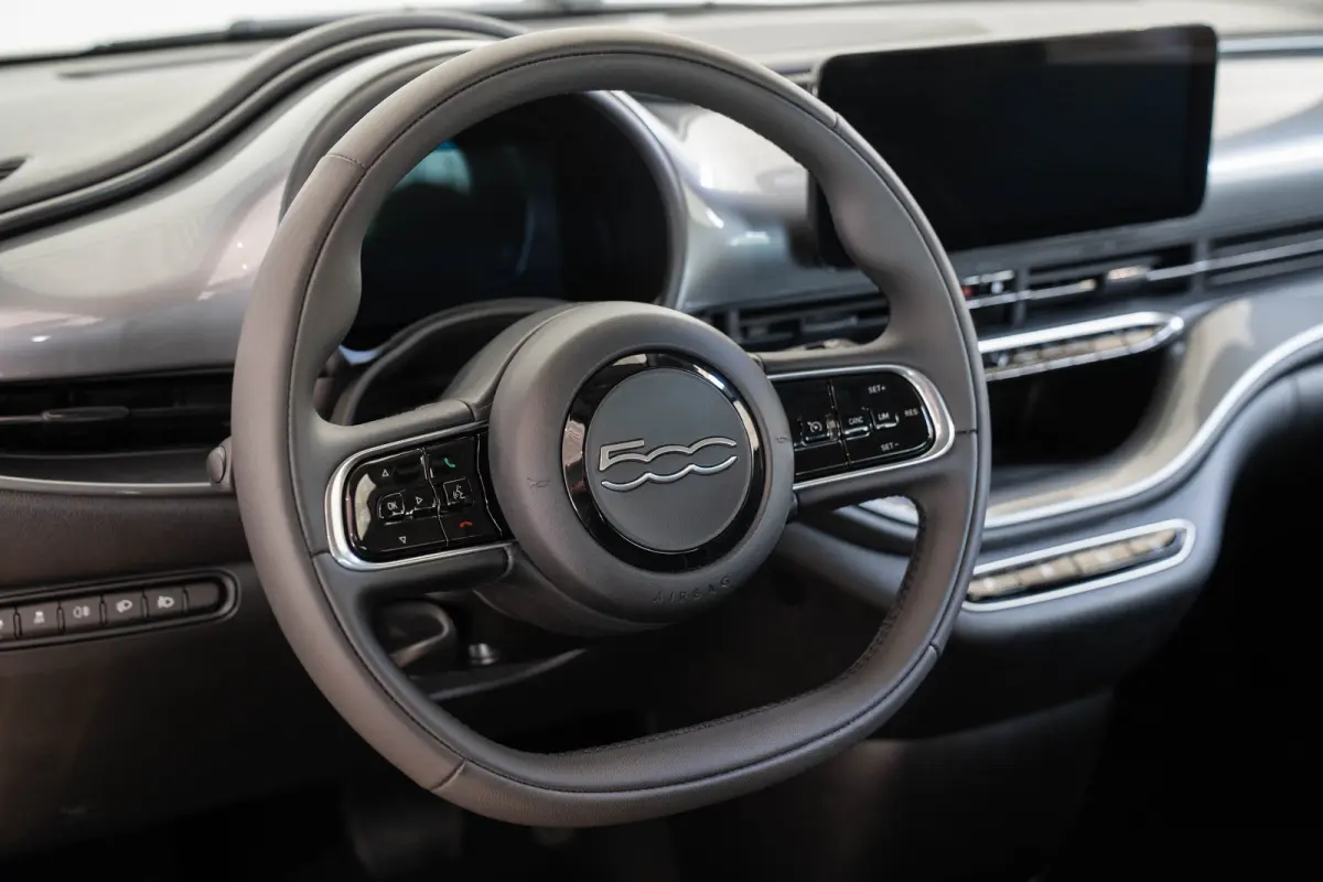 Icon 42 kWh | Camera | Stoelverwarming | Apple Carplay & Android Auto | Parkeersensoren | Lichtmetalen velgen |