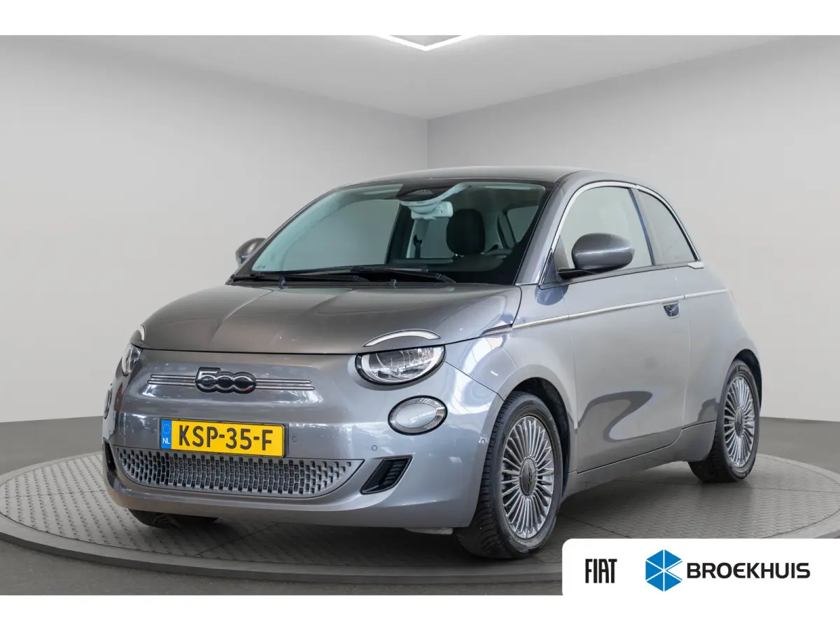 Icon 42 kWh | Camera | Stoelverwarming | Apple Carplay & Android Auto | Parkeersensoren | Lichtmetalen velgen |