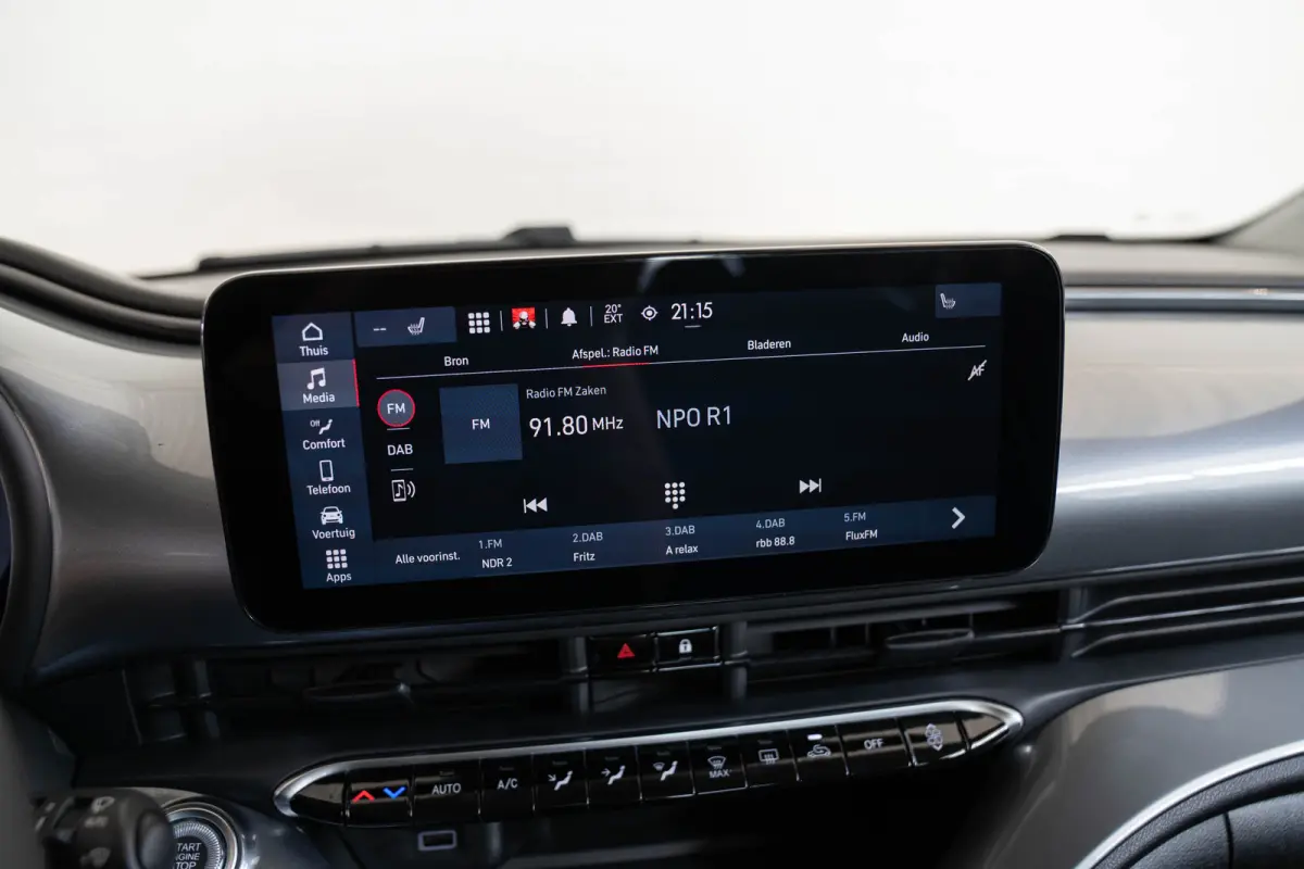 Icon 42 kWh | Camera | Stoelverwarming | Apple Carplay & Android Auto | Parkeersensoren | Lichtmetalen velgen |