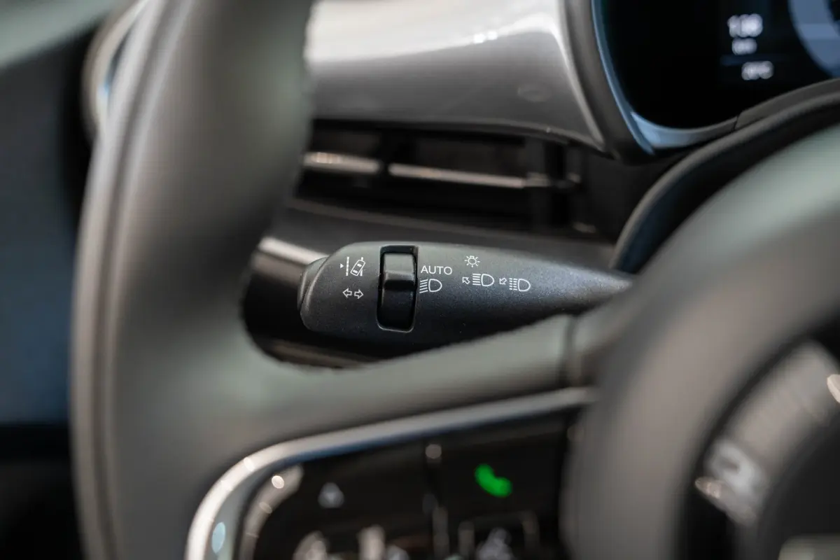 Icon 42 kWh | Camera | Stoelverwarming | Apple Carplay & Android Auto | Parkeersensoren | Lichtmetalen velgen |