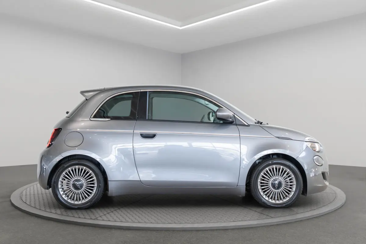 Icon 42 kWh | Camera | Stoelverwarming | Apple Carplay & Android Auto | Parkeersensoren | Lichtmetalen velgen |