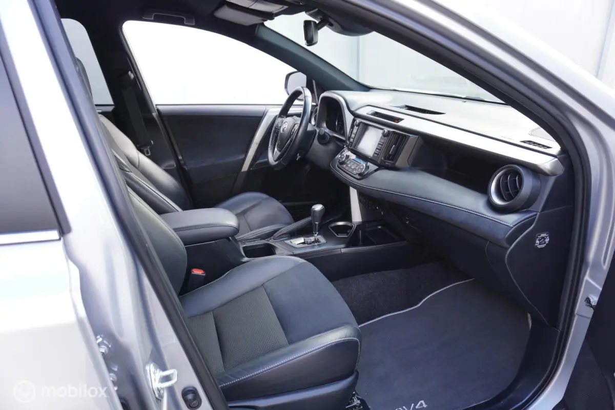 2.5 Hybrid AWD Style