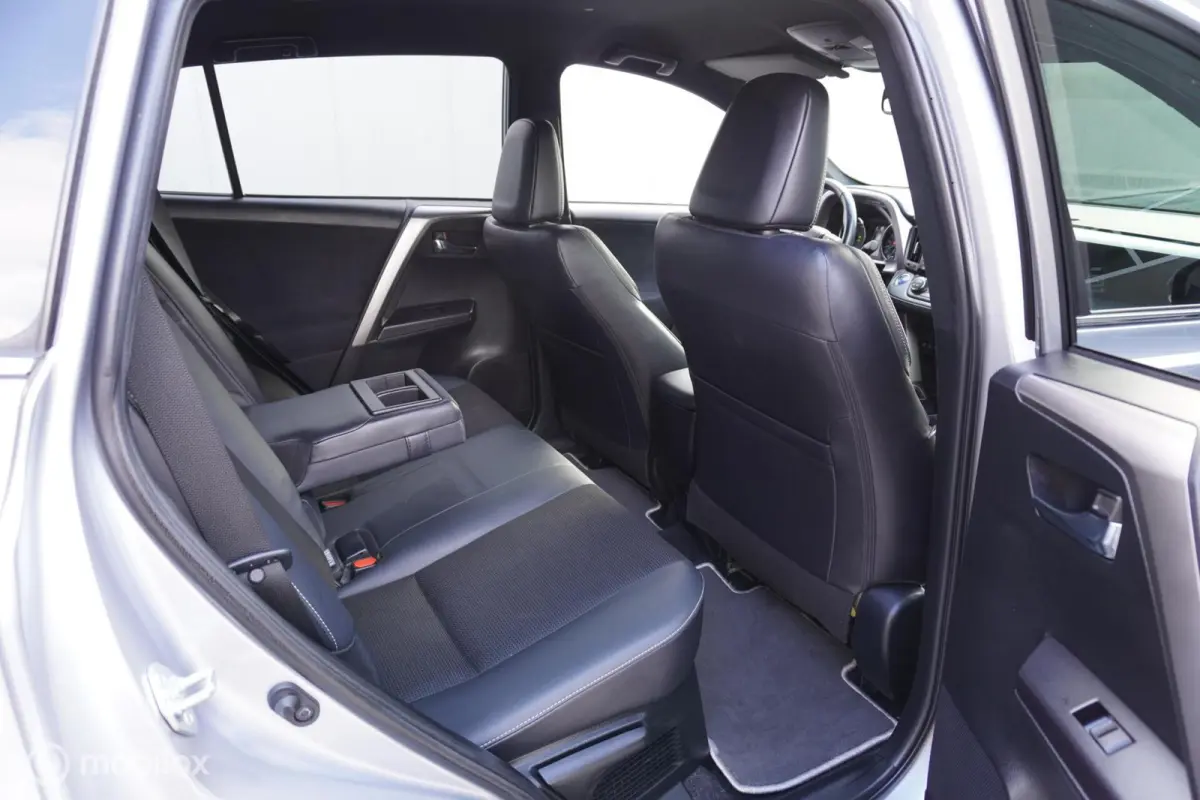 2.5 Hybrid AWD Style