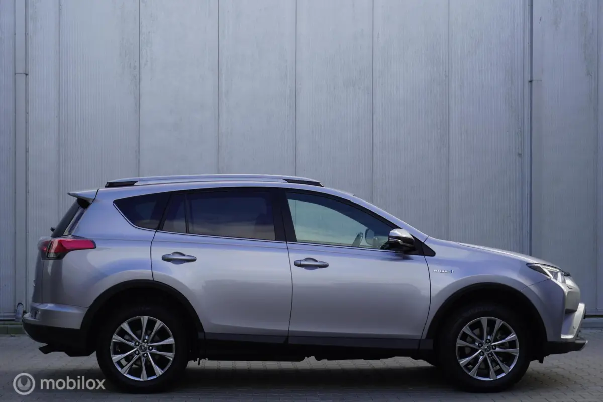 2.5 Hybrid AWD Style