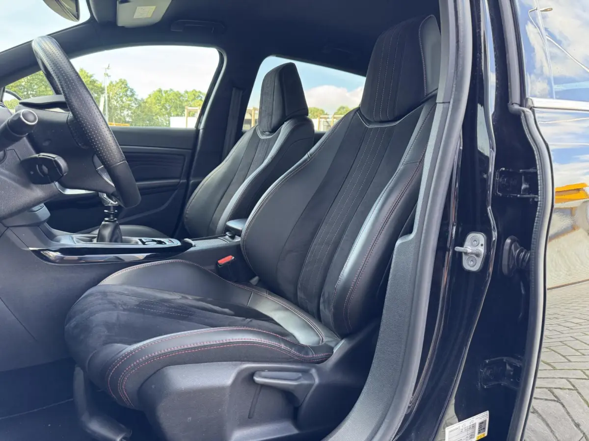 1.6 e-Turbo GT 205 | Alcantara/Leder | Navigatie | Cruise | Climate | LED | Trekhaak | Sensoren