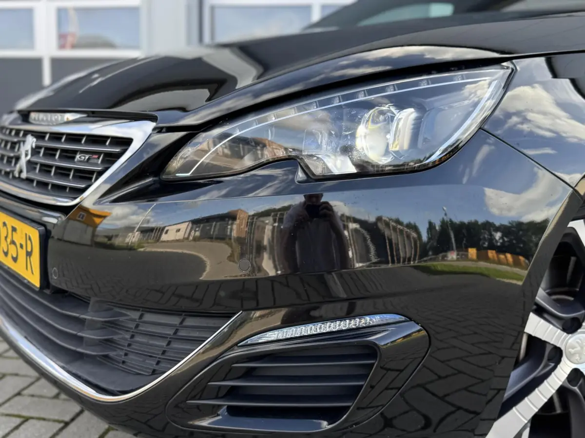 1.6 e-Turbo GT 205 | Alcantara/Leder | Navigatie | Cruise | Climate | LED | Trekhaak | Sensoren