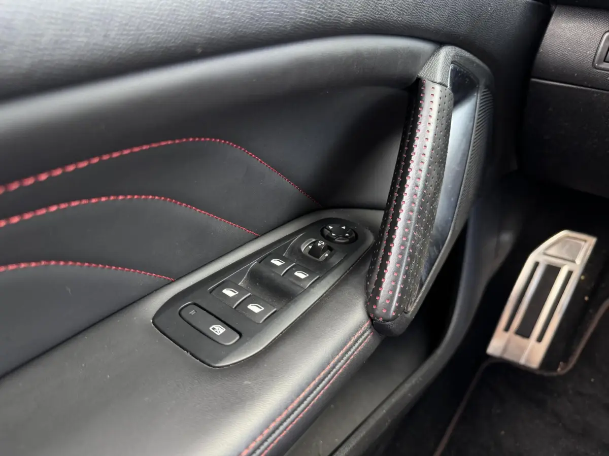 1.6 e-Turbo GT 205 | Alcantara/Leder | Navigatie | Cruise | Climate | LED | Trekhaak | Sensoren