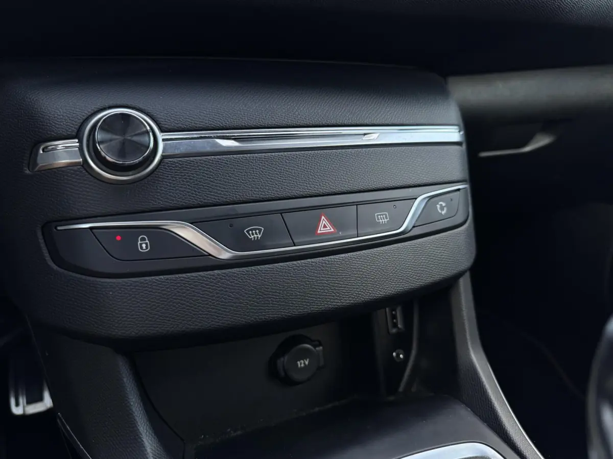 1.6 e-Turbo GT 205 | Alcantara/Leder | Navigatie | Cruise | Climate | LED | Trekhaak | Sensoren