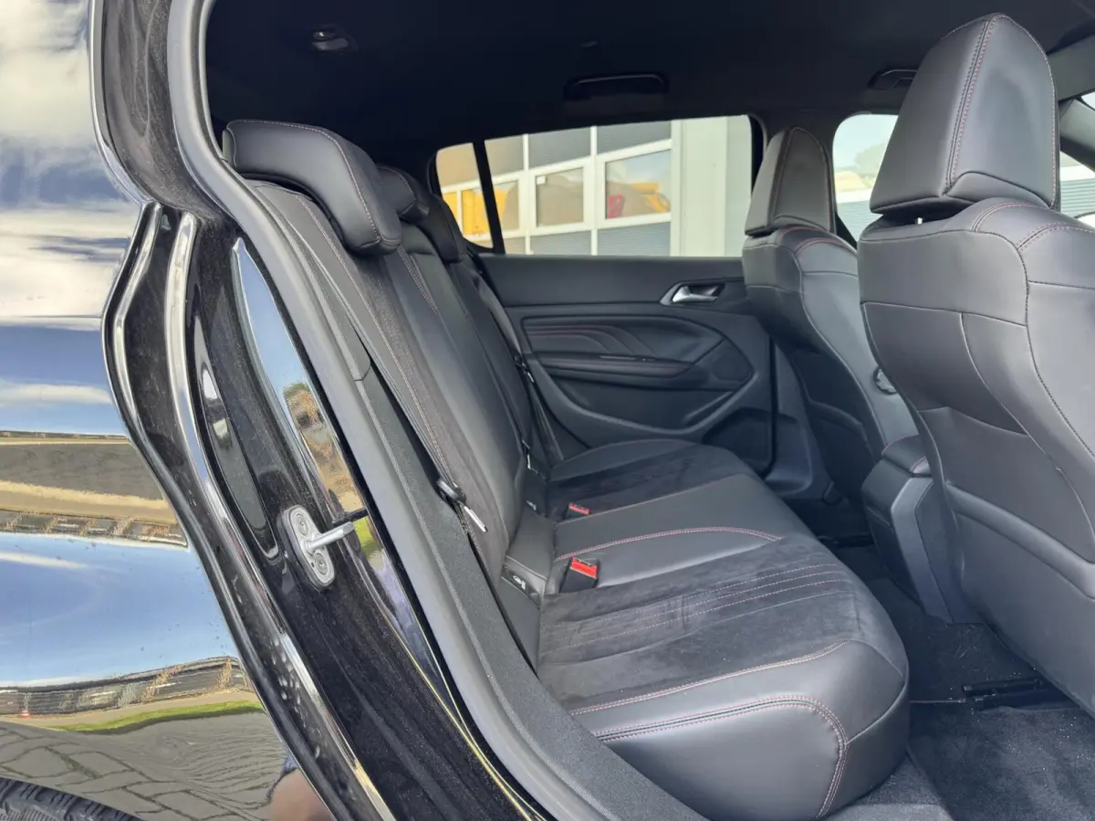 1.6 e-Turbo GT 205 | Alcantara/Leder | Navigatie | Cruise | Climate | LED | Trekhaak | Sensoren