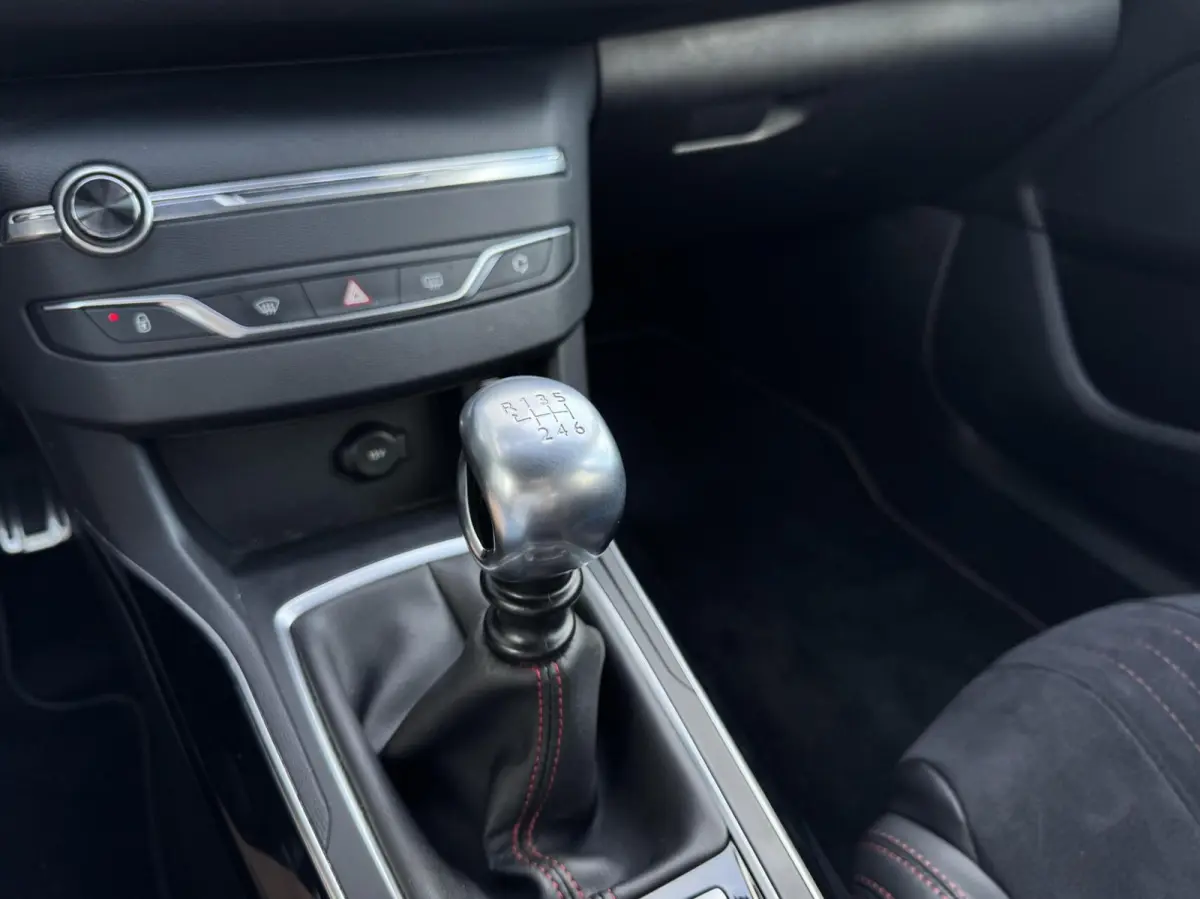 1.6 e-Turbo GT 205 | Alcantara/Leder | Navigatie | Cruise | Climate | LED | Trekhaak | Sensoren