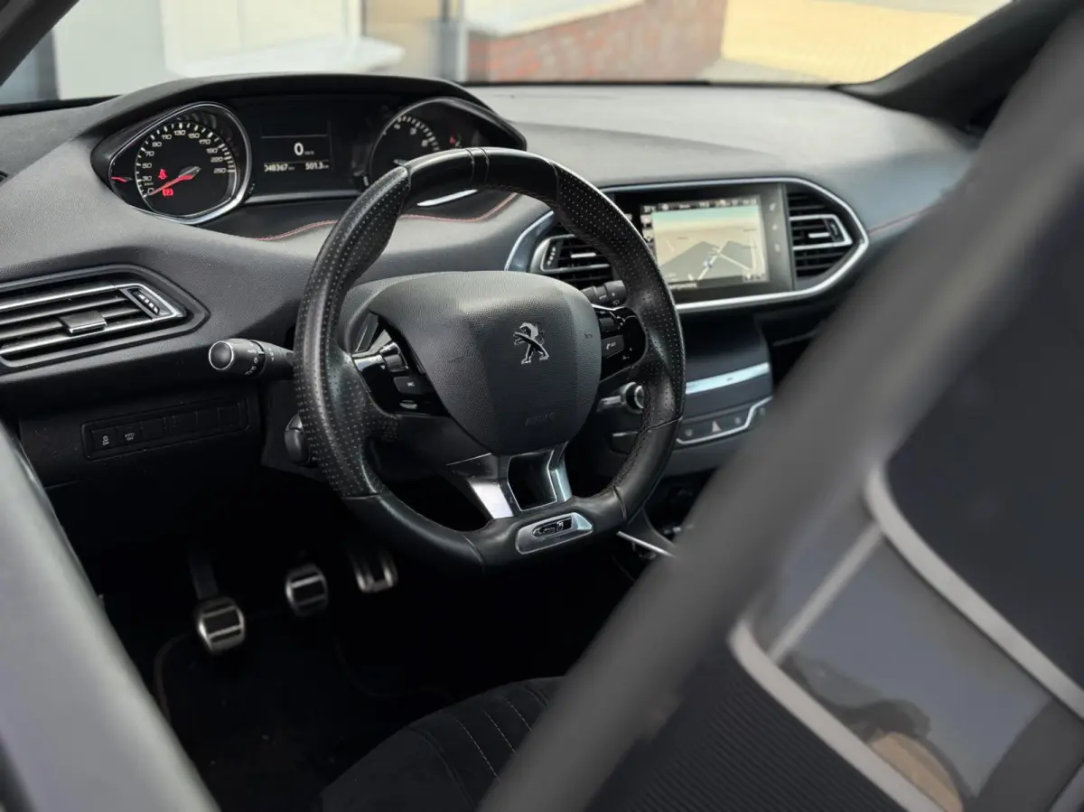1.6 e-Turbo GT 205 | Alcantara/Leder | Navigatie | Cruise | Climate | LED | Trekhaak | Sensoren