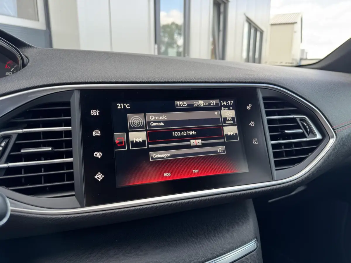 1.6 e-Turbo GT 205 | Alcantara/Leder | Navigatie | Cruise | Climate | LED | Trekhaak | Sensoren